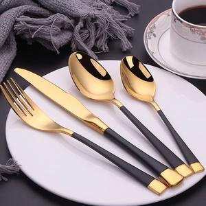 Elegante Juego de Cubiertos de Madera con Acabado Mate Negro Ecológico y de Lujo, con Detalles Dorados, Duradero, con Tenedores, Cuchillos y Cucharas para Bodas y Fiestas - Product Image 4