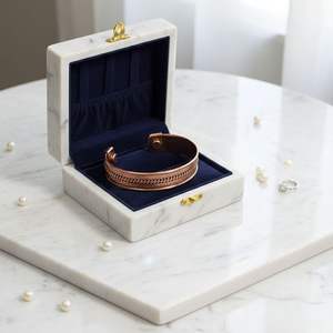 Brazalete Abierto Ajustable de Diseño Moderno para Mujer, Chapado en Plata sobre Latón, con Grabado Personalizado a Precio de Mayoreo - Product Image 6