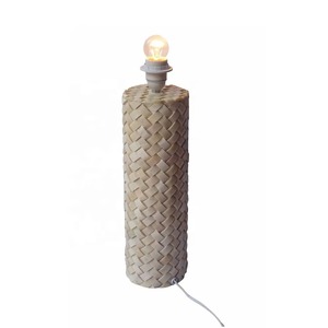 ตะกร้าโคมไฟตั้งโต๊ะแบบฝังกระดูกโคมไฟแบบสานฐาน E27โคมไฟข้างเตียงตกแต่งด้วยไฟฟ้าสำหรับห้องนั่งเล่น - Product Image 1