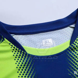 Tenue de football fabriquée au Pakistan, kit uniforme de sport, couleur personnalisée, haute qualité, respirante, séchage rapide, légère, imprimée - Product Image 2