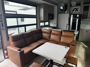 Caravane de voyage tout-terrain 2026 Axioms RV Vendetta V4250 Hauler en aluminium et acier inoxydable, capacité 8 personnes - Product Image 3