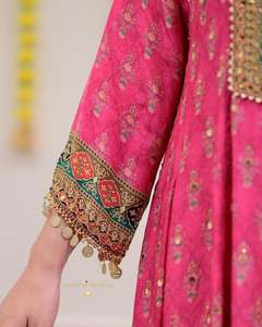 Ensemble Chanderi en coton imprimé floral audacieux tenue élégante et confortable pour diverses occasions avec des fêtes orange rouge vif - Product Image 3