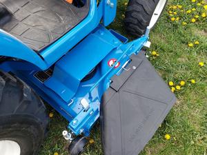 Tractor Agrícola Compacto LS MT225E de 35 HP, 2WD, Motor Diésel, Bomba, Caja de Cambios, Alta Productividad, Equipo Agrícola - Product Image 3