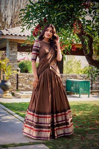 Lehenga Choli de Chanderi Puro para Bodas con Bordado Liso y Zari, Fabricante de Moda Femenina al Precio Más Bajo - Product Image 5