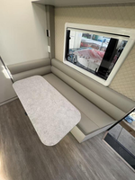 Caravane monocoque légère en fibre de carbone de 6 m, masse à vide de 1500 kg, conforme aux normes australiennes, pour le camping