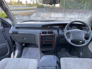 Voiture d'occasion de qualité et abordable, Toyota Noah 1998, conduite à droite - Product Image 2