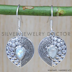 Pendientes Ligeros de Piedra Lunar Arcoíris, Plata de Ley 925, Diseño de Joyería Hecha a Mano para Mujer, Venta al por Mayor de Joyería Fina - Product Image 2