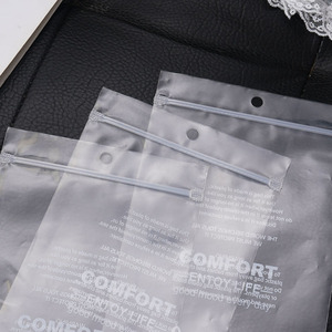 Sacs à fermeture éclair en PE haute transparence pour chaussettes, masques, manchons de bras, avec design imprimé et refermables - Product Image 3