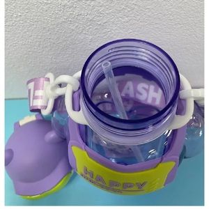 Botellas de agua para beber a precio barato, botella de agua deportiva de plástico portátil transparente OEM con pajita y Asa de cuerda de Vietnam - Product Image 5