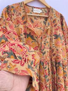 Vestido Midi de Algodón con Estampado Floral Hecho a Mano, Vestido Bohemio de Verano para Mujer - Product Image 5