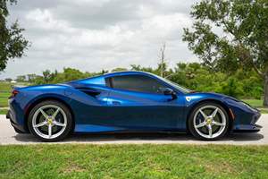F8 Spider 2022 ~11,300 Millas, Motor V8 Twin-Turbo de 710 hp, Blu Tour De France, Sin Modificar - Product Image 2