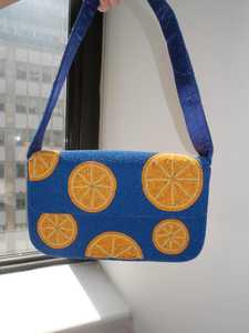 Sac à bandoulière en perles de verre faites à la main avec impression numérique de forme personnalisée, bordure orange, fleurs roses, feuilles vertes - Product Image 4