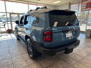 Nouveau modèle 2025 : Intérieur auto-obscurcissant avec caméra de recul à vendre - Product Image 2