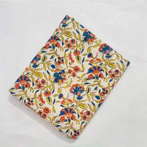 Tissu en coton indien imprimé à la main 100% coton imprimé floral design traditionnel tissu de course indien fait à la main - Product Image 3