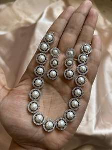 Ensemble de collier en alliage de perles élégantes de qualité supérieure, boucles d'oreilles assorties, perles blanches plaquées or, mariage, fiançailles, fête, mode - Product Image 2