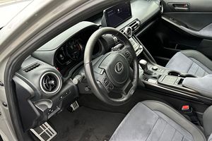 2022 I.S 500 รุ่นเปิดตัว ไมล์น้อย เครื่องยนต์สมบูรณ์ ระบบเกียร์อัตโนมัติ หลังคาพาโนรามา ไฟ LED พร้อมส่ง - Product Image 2