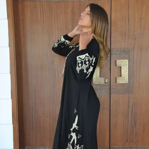 Superbe belle robe en lin traditionnelle ukrainienne noire de haute qualité à manches longues broderie à la main décontractée taille naturelle - Product Image 1