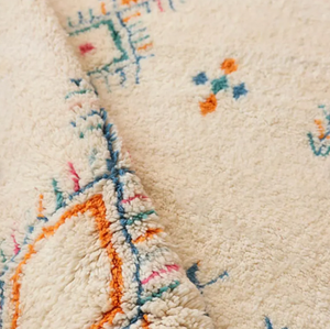 Tapis berbère marocain fait à la main rose clair tapis de laine crème avec motif diamant tribal coloré, bohème pour le salon - Product Image 2