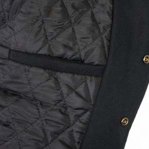 Blouson aviateur universitaire noir style baseball classique pour hommes vêtements d'extérieur d'hiver décontractés manches en similicuir Streetwear noir - Product Image 5