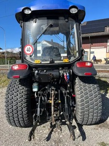 Tractor Agrícola Lovol TE404 de 40HP 4WD, Tractor Utilitario Diésel para Granja con PTO |   Equipo Agrícola Compacto - Product Image 4