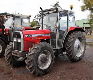 Tracteur agricole Massey Ferguson 390 d'occasion, 80 CV, 4 roues motrices, transmission par engrenages, avec moteur, boîte de vitesses et pompe - Product Image 1