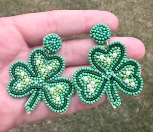 Boucles d'oreilles en perles brodées pour mariage, look de fiançailles, boucles d'oreilles en perles brodées tendance, design fait main pour le soir - Product Image 6