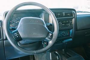 JEEP CHEROKEE CLASSIC 4X4 2000 USADO, VOLANTE A LA IZQUIERDA/DERECHA - Product Image 3