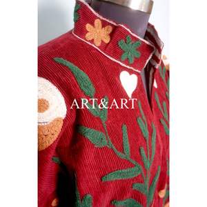 Veste matelassée de style ethnique rouge pour femmes avec broderie florale à la main, col mandarin, logo personnalisé, veste d'hiver épaisse - Product Image 3