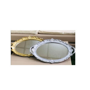 Plateau décoratif rond de conception fabuleuse avec plateau décoratif de pièce maîtresse de base de miroir de poignée par le monde indien en métal - Product Image 2