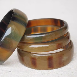 Puños, brazaletes y pulseras de cuerno de búfalo natural FASHION hechos de cuerno de búfalo real, disponibles en una variedad de - Product Image 1