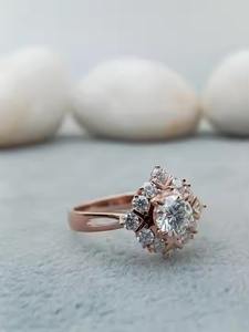 Bague en diamant Moissanite de luxe personnalisée en argent 925 et or blanc 10K/14K/18K Alliance tendance Pave Setting Idée cadeau - Product Image 4