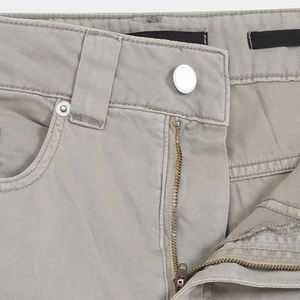 กางเกงขาสั้นกีฬาผู้ชายคุณภาพสูง ผ้าฝ้าย 100% ย้อมสีเรียบ ระบายอากาศ แห้งเร็ว กันยับ กันลม สไตล์ลำลองแบบคาร์โก้ - Product Image 4