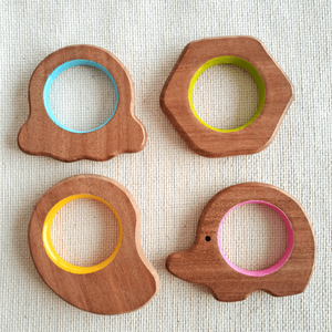 Chewbies con forma de campana tonta de madera de Neem, mordedores y chupetes para verduras Unisex, regalos de bebé de inspiración Ayurvédica para niños pequeños Juguetes - Product Image 1