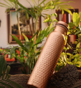 Ensemble de bouteilles en cuivre à impression abstraite-Design moderne, comprend des gobelets, du cuivre pur pour une consommation saine ayant des avantages pour la santé - Product Image 3