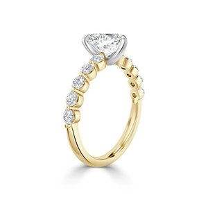 Anillo de Compromiso de Lujo con Moissanita de Corte Corazón de 2.50 Quilates en Oro Rosa con Engaste de Garras para Mujer - Product Image 6