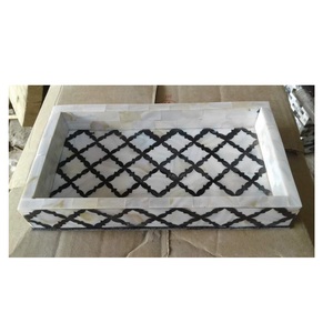 Bandeja de Servicio Multifuncional con Diseño Único, Hecha a Mano, Ecológica, con Incrustaciones de Nácar y Lacado, Asas, Forma Personalizada - Product Image 1