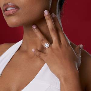 Bague de fiançailles SHREYA DIAM en moissanite taille ovale avec halo, couleur D, pureté VVS, sertissage à griffes, en argent sterling 925 - Product Image 6