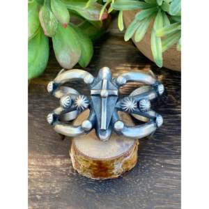 Brazalete Cruzado de Plata de Ley de Chimney Butte, Accesorio de Moda - Product Image 1