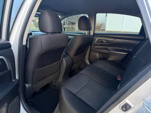 Nissan Altima 2018 Usado en Buen Estado, Tracción Delantera, 2.5 SV Sedán, Color Plata, Motor 2.5L de 179 HP, Transmisión Automática de 14 Velocidades, Gasolina - Product Image 3