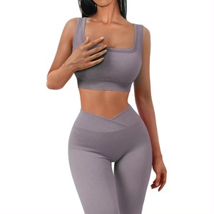 Conjuntos de Ropa de Yoga para Mujer, Elegantes y Cómodos, con Diseño de 2 Piezas sin Costuras y Antiarrugas para Cada Entrenamiento - Product Image 4