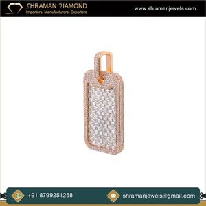 จี้เพชรโมอิสซาไนต์ทรงโด๊กแท็ก ดีไซน์สวย ขายดี แฟชั่นจิวเวลรี่ 18.5 กะรัต เงินแท้ 925 ประดับเพชรทรงมรกตเจียระไนแบบไอซ์ คุณภาพ VVS - Product Image 2