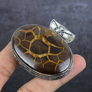 Colgante Ovalado de Piedra Natural con Efecto Agrietado, Aleación Metálica Antigua Bañada en Plata, Joyería Vintage Hecha a Mano, Estilo Bohemio, Regalo Unisex, Amor - Product Image 2