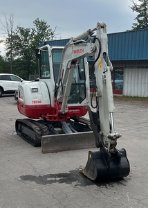 รถขุดขนาดเล็ก Takeuchi TB250-2 รถขุดตีนตะขาบขนาดกะทัดรัด สำหรับงานก่อสร้างและจัดสวน - Product Image 3