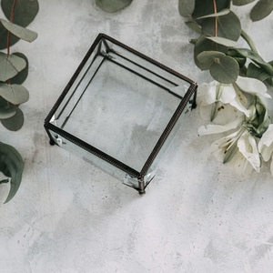 Boîte à bijoux en verre et métal de style européen Matériau décoratif en laiton noir biseauté cristal clair pour le stockage Utilisation pour l'emballage - Product Image 6