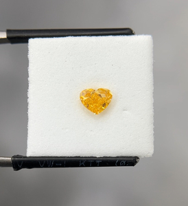 Diamant naturel jaune-orange fantaisie pour diamant en vrac certifié 0,5 ct, clarté VS1, polissage EX, coupe en cœur, rare - Product Image 1