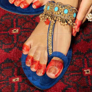 Kolhapuri para Mujer, Color Azul Oscuro, Adornado con Finos Detalles Hechos a Mano, Adornos Intrincados, Borlas Elegantes, Antideslizante - Product Image 6