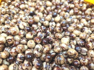 Perles artisanales en écorce naturelle de graines d'Áçaí – Perles écologiques pour colliers, bracelets et boucles d'oreilles - Product Image 1
