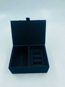 Sacs fourre-tout promotionnels en coton noir avec motif papillon, personnalisables, forme variée, brodés à la main, sans impression - Product Image 3