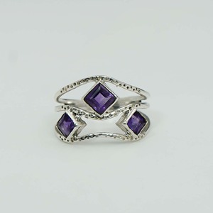 แหวนพลอยหลายเม็ดสีเงินสเตอร์ลิงพร้อมขอบตั้งเป็น925สำหรับเดือนพลอยพลอยสีม่วงตัดเป็นรูปเจ้าหญิง - Product Image 3