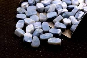 10 pièces de pierres précieuses brutes d'opale bleue naturelle de haute qualité, 16-18 mm, pour la fabrication de bijoux, taillées à la main avec effet étoile - Product Image 2